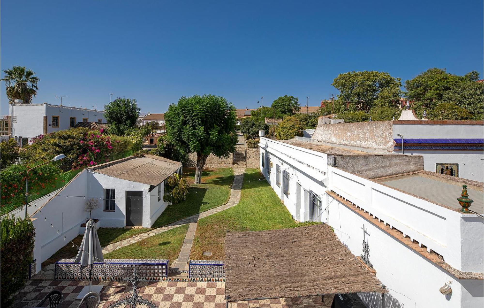 Lovely Home In Sevilla With Kitchenette Ginés 外观 照片